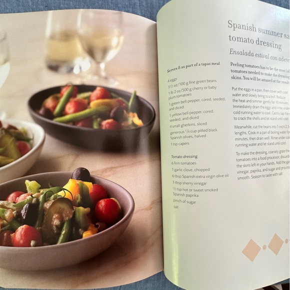 Tapas cookbook, easy Spanish recipes. New condition, hardcover - Picture 4 of 7